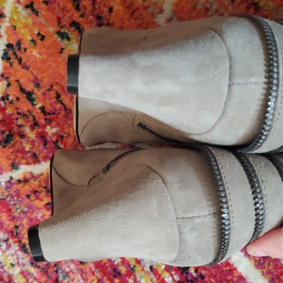Enzo Angiolini wedge heel suede booties w/zipper details 🎉🙌🏻🌟host pick!!🌟🎉 - Picture 7 of 16